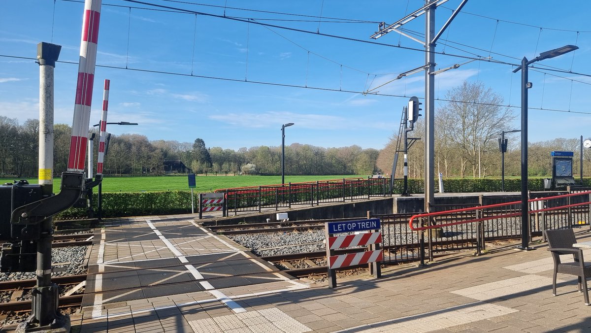 rtvfocuszwolle's tweet photo. 🚆 Geen treinen tussen Dalfsen en Ommen

Door een seinstoring ligt een deel van de Vechtdallijnen stil. De storing duurt naar verwachting tot 13.15 uur.  https://t.co/WxCYPESnQn

#Zwolle #nieuws #dalfsen #ommen #vechtdallijn #arriva https://t.co/1pg3iSQ1Jv