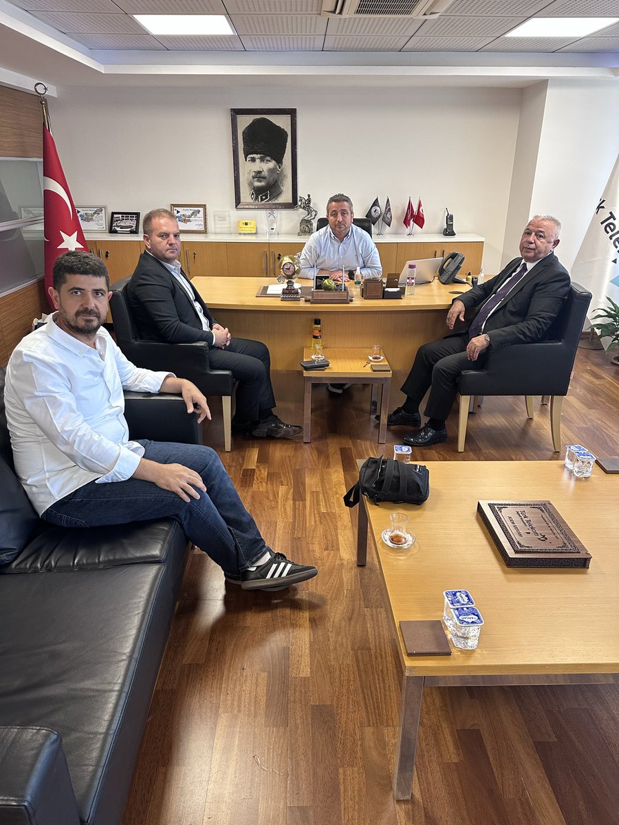 SuatEsmer2's tweet photo. Giresun Telekom Müdürü Adem Bayram beyi makamında ziyaret ettik.Yakın ilgi alaka ve samimiyetinden dolayı çok teşekkür ederim https://t.co/QiTjpV763f