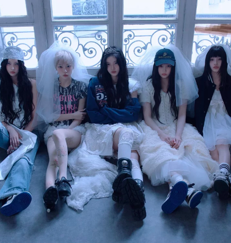 AboutMusicYT's tweet photo. ILLIT has named TWICE and Red Velvet as some of the artists they looked up to while growing up in a recent interview. https://t.co/ZQiaX8LN7h