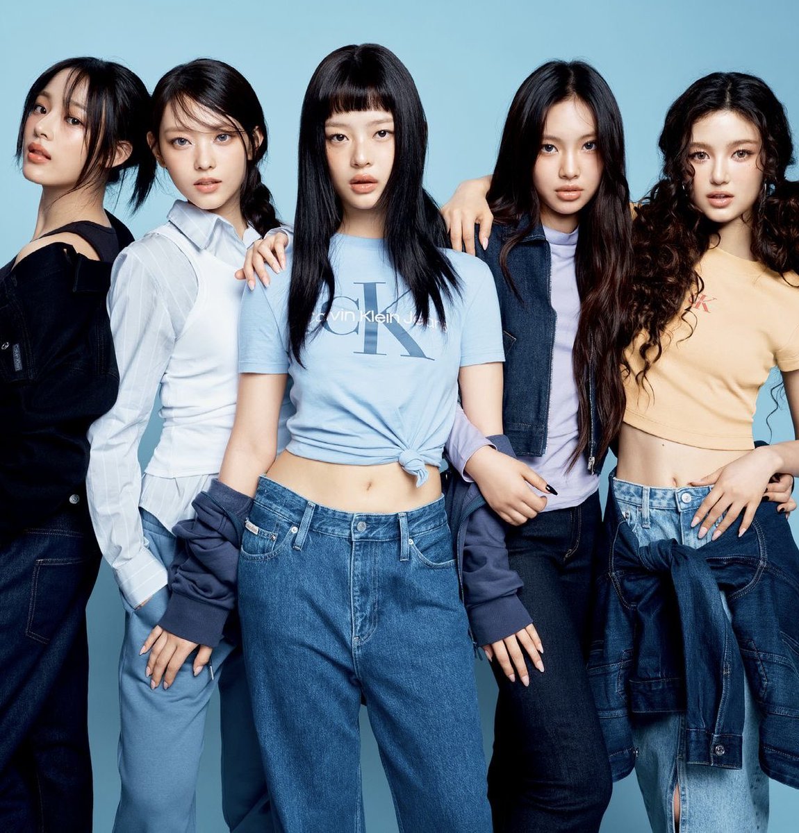 AboutNWJNSMusic's tweet photo. NewJeans charts 7 songs on this week's Billboard Korea Global K-Songs chart, the most entries of any K-pop girl group. https://t.co/kcI2n8hMNu