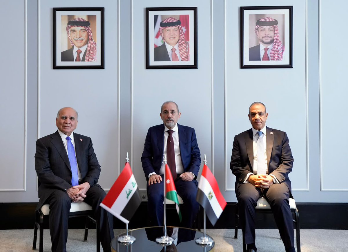 Iraqimofa's tweet photo. فؤاد حسين يشارك في اجتماع آلية التعاون الثلاثي في عمّان ويؤكد مع نظيريه الأردني والمصري تفعيل اللجان الفنية وتوسيع التعاون المشترك – وزارة الخارجية العراقية https://t.co/M65VD4ccYy https://t.co/7Avc4hjncD