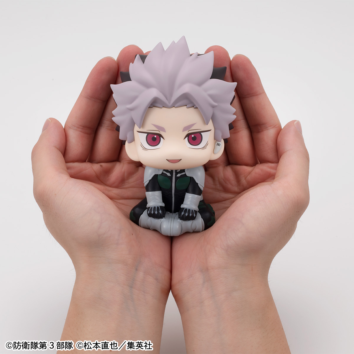 goodsKaijuNo8's tweet photo. 2027年2月下旬発売予定

るかっぷ 怪獣8号 鳴海弦 やるきver.

TOHO animation STORE限定特典「缶バッジ」

▼8月6日(木)0時より予約開始！
https://t.co/GCxDk9gN1h https://t.co/wYqrRYQKji