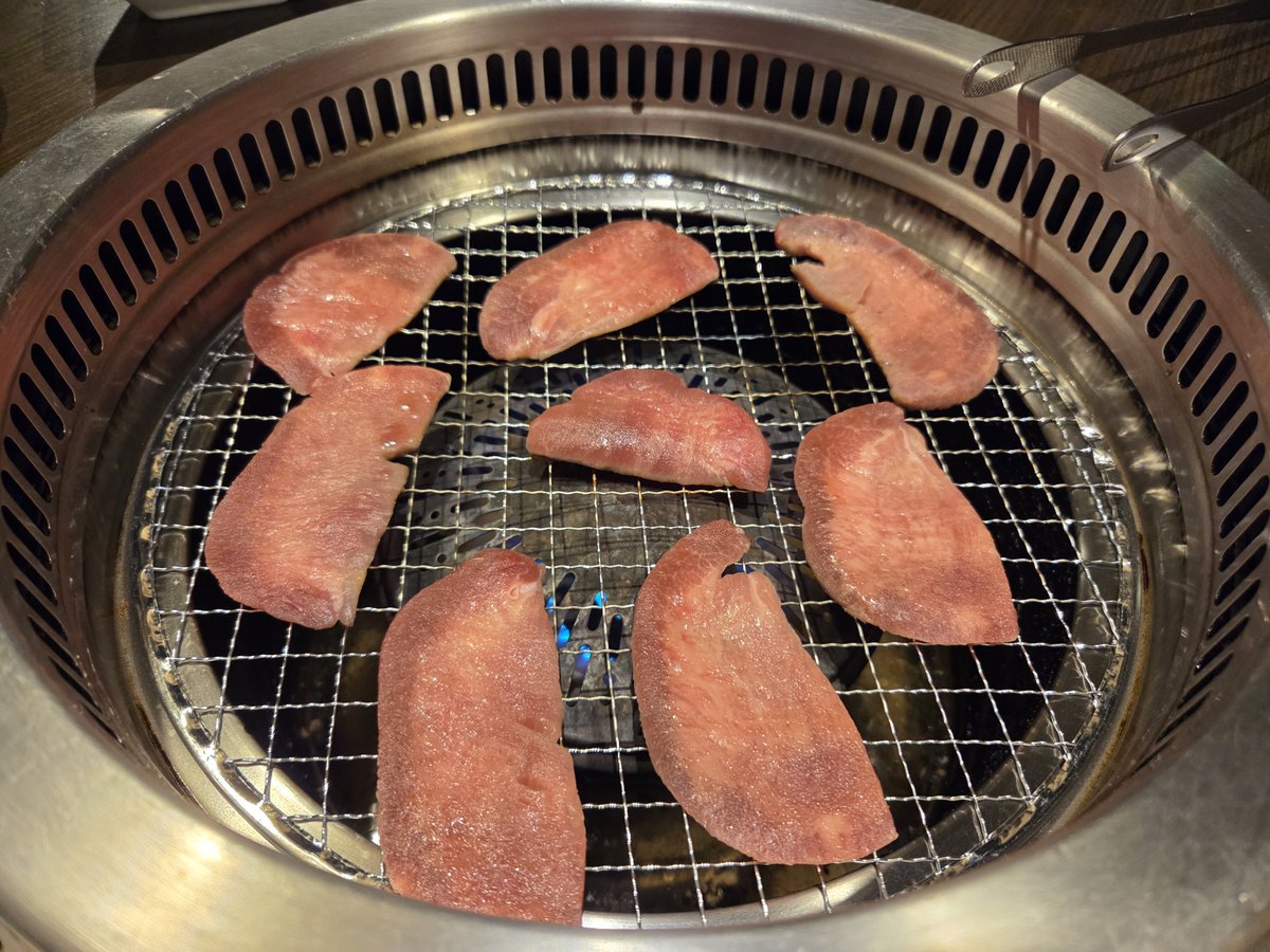 splatan_1's tweet photo. 本日は1進化会(ほぼ牛源会)🐮

冷やしピーマンが圧倒的Tier 1🫑 https://t.co/y7wl42jYYc
