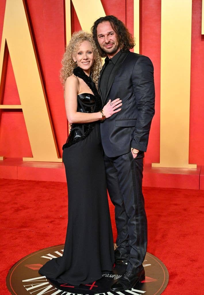 Just_Raghvi's tweet photo. Meet Juno Temple's famous new husband after their secret wedding. https://t.co/8HGMHlupAM