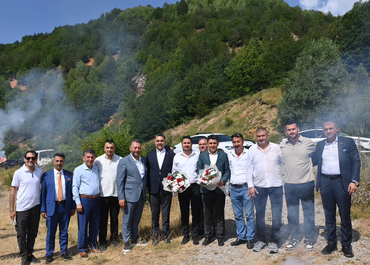 Hibrahimkursun's tweet photo. Ulaştırma ve Altyapı Bakan Yardımcımız Osman Boyraz ile birlikte, Çatpınar Festivali Ağası Osman Nuri Arslan’ı hanesinde ziyaret ederek hayırlı olsun dileklerimizi ilettik.

Misafirperverliği ve nazik ev sahipliği için kendilerine teşekkür ediyor, ağalığının hayırlara vesile olmasını diliyorum.