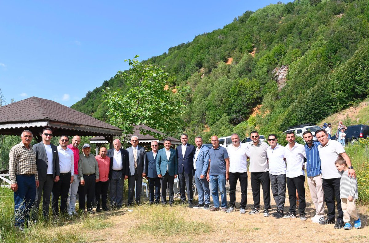 Hibrahimkursun's tweet photo. Ulaştırma ve Altyapı Bakan Yardımcımız Osman Boyraz ile birlikte, Çatpınar Festivali Ağası Osman Nuri Arslan’ı hanesinde ziyaret ederek hayırlı olsun dileklerimizi ilettik.

Misafirperverliği ve nazik ev sahipliği için kendilerine teşekkür ediyor, ağalığının hayırlara vesile olmasını diliyorum.