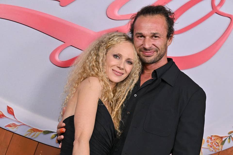 Just_Raghvi's tweet photo. Meet Juno Temple's famous new husband after their secret wedding. https://t.co/8HGMHlupAM