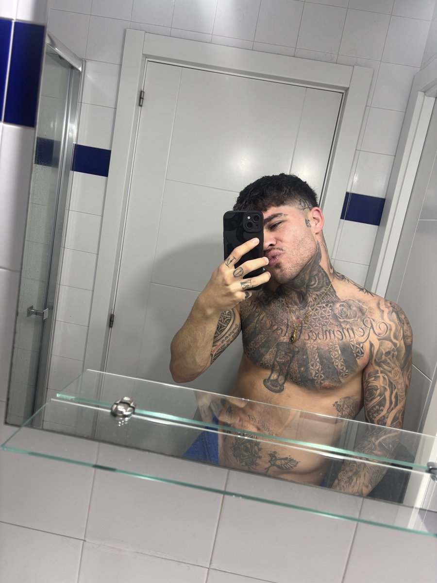 Chrisdov404's tweet photo. 💦 🚿 🧖🏽 https://t.co/mHFVrWWLKs