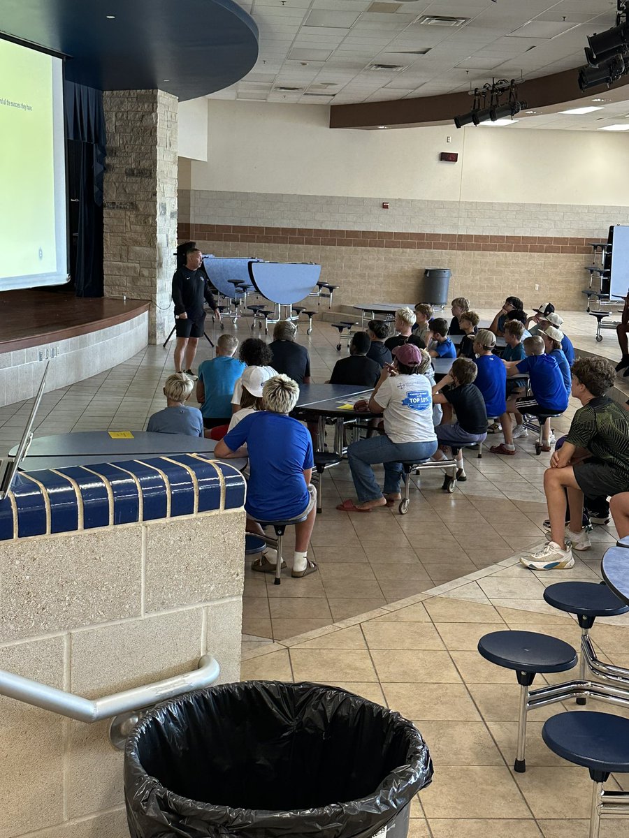 FootballSvale's tweet photo. Packed house at our Middle School Football Parent Meeting last night! Thank you to all of our parents for taking the time to be there. We can't wait to get this season rolling! 🏆 https://t.co/3elxFHeTgl