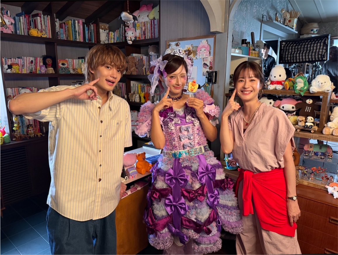 ssshinako's tweet photo. 佐野勇斗さん、松本若菜さん主演の
火曜TBSドラマ #君の好きは無敵 に
ゲスト出演させて頂きました🙇✨✨✨
⁡
まさかの、〈しなこ役〉？！
本人役で出させていただけるなんて
この人生で経験できると思っても見ませんでした😭💓

ドラマにでるのは初めてでしたが、
とても暖かい現場で私も楽しく
撮影させて頂きました🌈
⁡
“好きに素直にまっすぐに生きよう！”とわたしが
掲げているフレーズにまさにぴったりな内容の
ドラマで、今後の展開も見逃せません😭😭💞！
⁡
TVerでも配信されてるのでみんな
今すぐに！！！第4話をチェックしてね(𓈒ʚ̴̶̷̷̥ ⩊ ɞ̴̶̷𓈒)
⁡
改めて、本当に貴重な機会を
ありがとうございました(ᵒ̴̶̷̥́-ᵒ̴̶̷̣̥̀)
⁡
リアタイしてくれてたしなこっこのみんなも
ありがとう💜💜🌷🌷
⁡
@kiminosuki_tbs