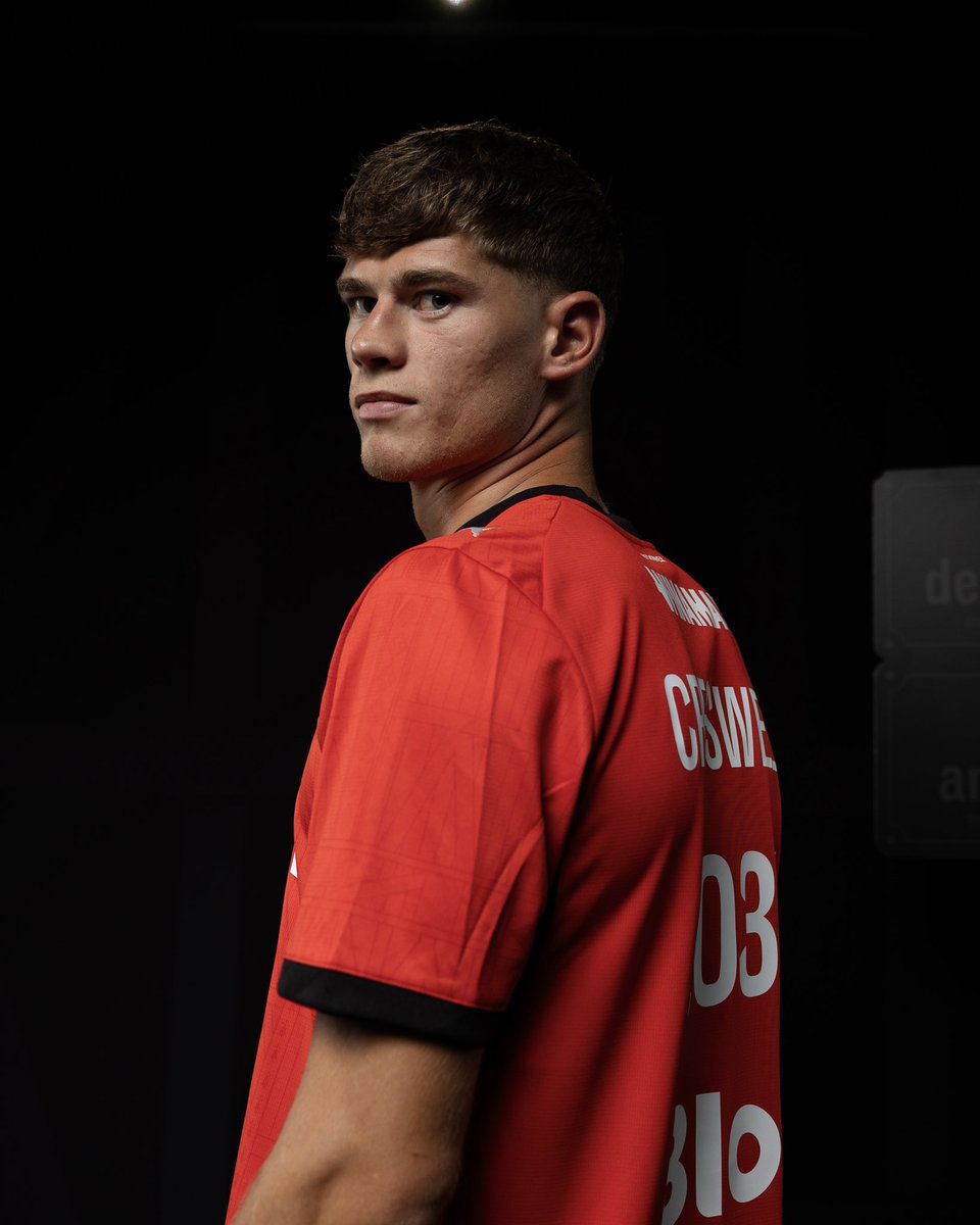 cresswell04's tweet photo. Excited to create memories with this special club, see you all at Roazhon Park soon! ❤️🖤 
#AllezRennes #ToutDonner https://t.co/lNiBboi0eL