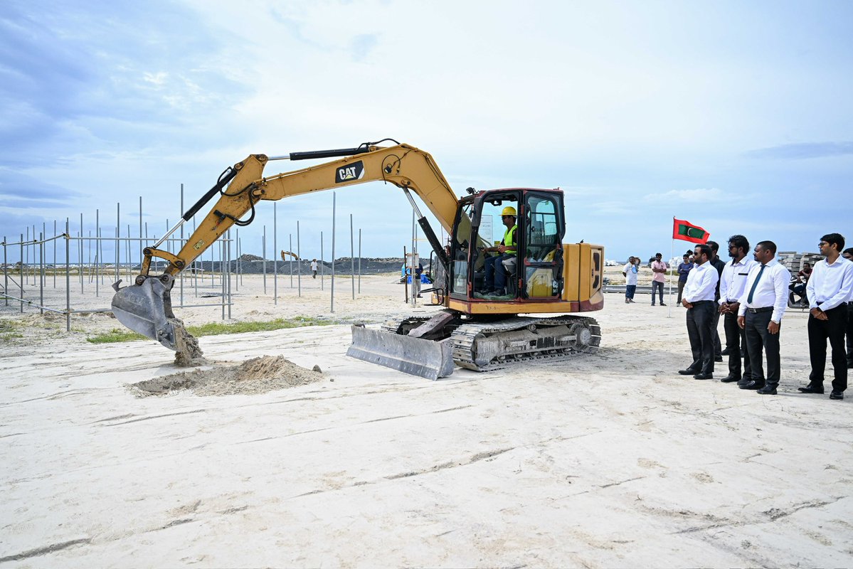 presidencymv's tweet photo. President Dr @MMuizzu attends the commencement ceremony for practical work on the 50-unit housing project in AA. Ukulhas, advancing the Administration's commitment to accessible and secure housing for all.

#RayyithunGaathah #UkulhasVisit https://t.co/2cxnmH3VPV