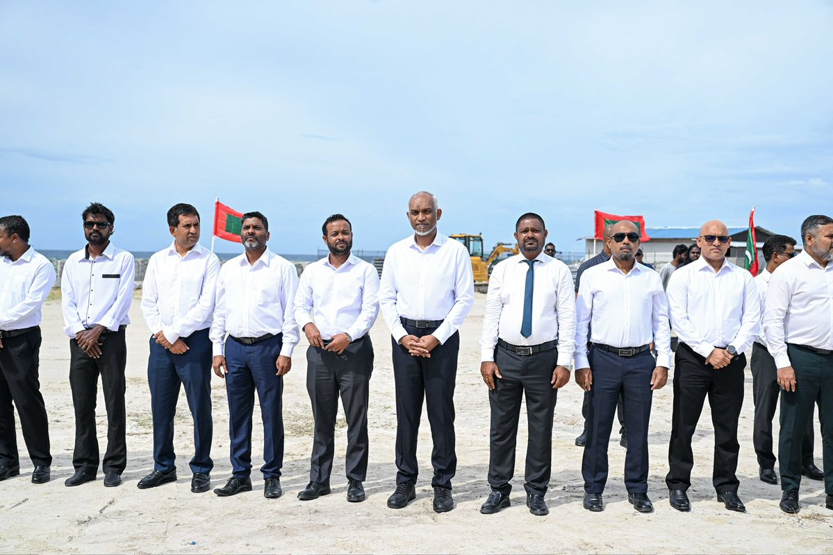 presidencymv's tweet photo. President Dr @MMuizzu attends the commencement ceremony for practical work on the 50-unit housing project in AA. Ukulhas, advancing the Administration's commitment to accessible and secure housing for all.

#RayyithunGaathah #UkulhasVisit https://t.co/2cxnmH3VPV