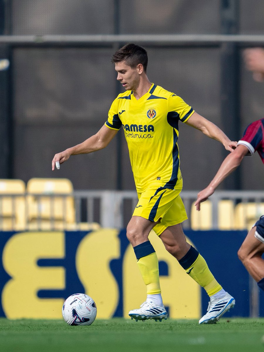 VillarrealCF's tweet photo. 𝗦𝗲𝗶𝘀 𝗺𝗲𝘀𝗲𝘀 𝗱𝗲𝘀𝗽𝘂𝗲́𝘀: 𝗝𝘂𝗮𝗻 𝗙𝗼𝘆𝘁𝗵.

¡Qué alegría volverte a ver en el terreno de juego, capitán! 😍 https://t.co/rs0HrfvdQh