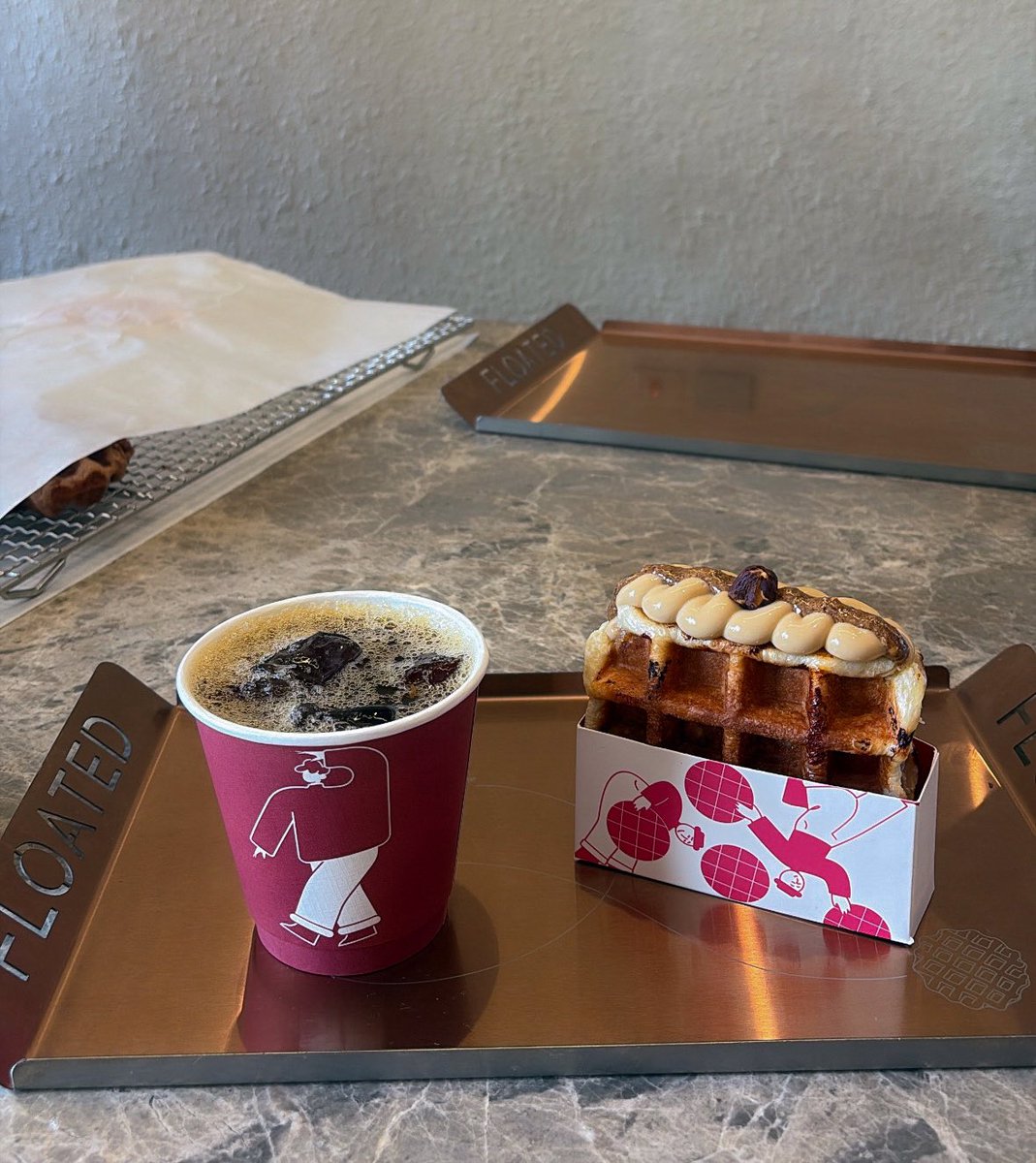 Maramkhalid66's tweet photo. أنا من كثر ما أحبك 
تمر وتاخذك عيني ويوقف قلبي يستناك🩷 https://t.co/0uz08S1t7N