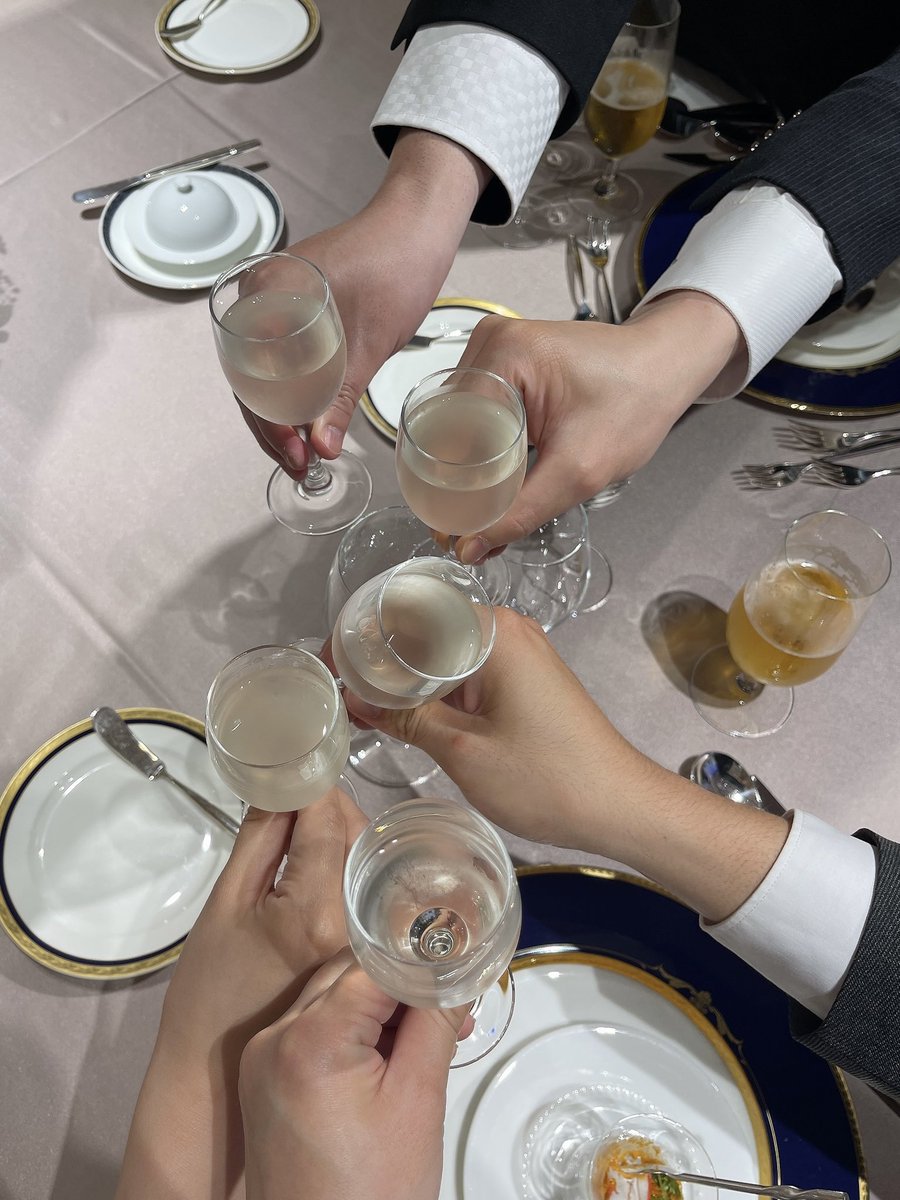 canaco149's tweet photo. ちょっと前に飲み仲間の結婚式に行った時の💒
日本酒もワインたくさん飲んだ〜🍶🍷
そのあと野毛に行って女の子たちと仲良くなってみんなで飲んだのも楽しかった！ https://t.co/cyl8zmFItN