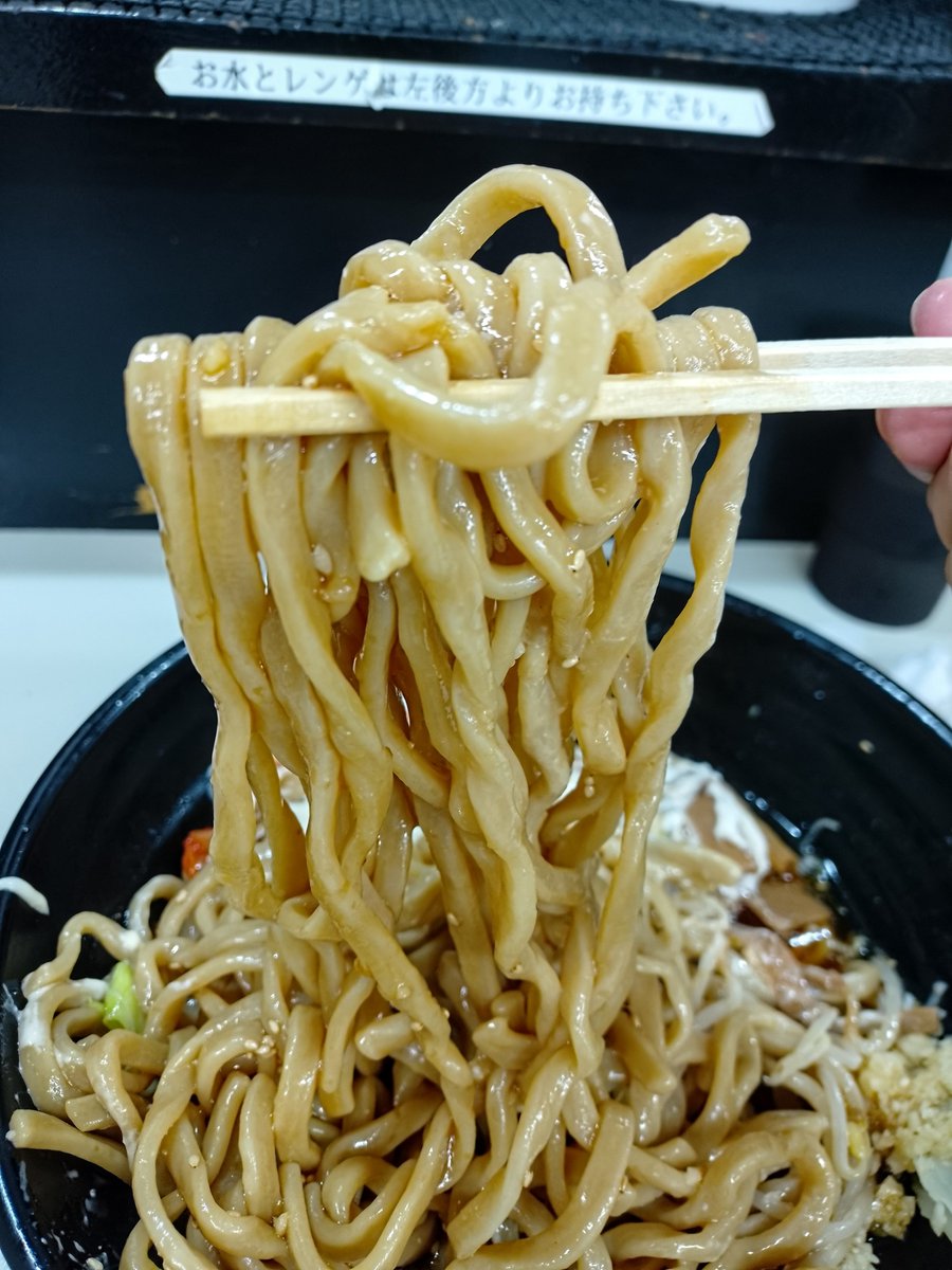 MB57krmn's tweet photo. 本日は腹パンダーツ！🍜🎯

冷やし中華(ゆで後麺680gﾔｻｲｱﾌﾞﾗﾆﾝﾆｸｵｵﾒ)
こんな極太麺で冷やし中華食べられるの最高！！

今日から予備のチップとシャフト入れがかわいくなりました！
リペアキット入れ！🏥
お腹パンパンカウントアップもとてもいい感じ！🎯
渡里で待ってます！ https://t.co/u2XrTWyP3g