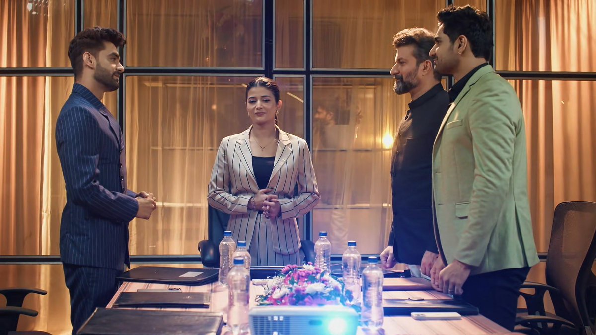 Radhikaspeaks26's tweet photo. A Thread on Armaan, the Proud Husband -

He'll always be the first to celebrate her every achievement.

#Yrkkh #AbhiMaan #AbhiMaanForever #SamridhiiShukla #RohitPurohit https://t.co/y7XyCQAS8I