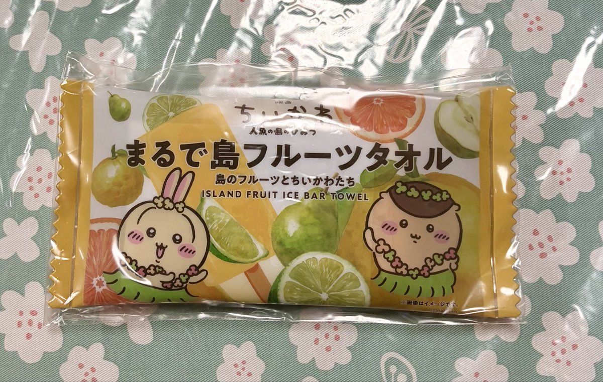 Rabbit121521's tweet photo. セブンネットで買って近所のセブンで仕事帰りに受け取ってきました〜😊❣️
受け取った同じ商品...お店に売ってました(笑)💦
ちいかわ売り切れ、うさぎラスト１個、ハチワレが6個くらい残ってました😅
チャック付きポーチになってて使いやすそうです！ https://t.co/fIKosWeJ5G