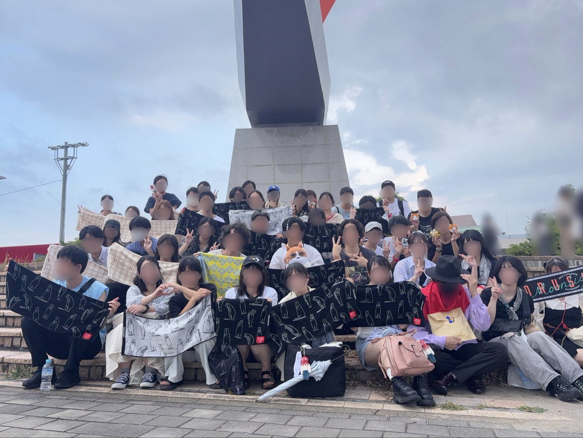 FQb53's tweet photo. 『ヨルシカ一人称福岡　個体集合写真』

月猫以来の福岡へ！！九州勢の個体さん達とは月猫からの繋がりがあったりして本当愛あるところだなと再確認しました...

集合写真参加された方ここから保存して下さい！
感謝感謝！！！ありがとうございました！！！

#ヨルシカ_一人称 https://t.co/943ir0u9iT