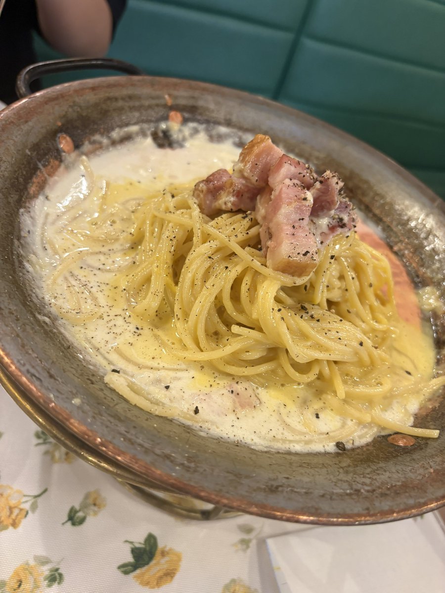 mira_e_future's tweet photo. オシャパスタ食べに行ったら可愛らしい80おって非常に良かった https://t.co/zVaknJ5m5t