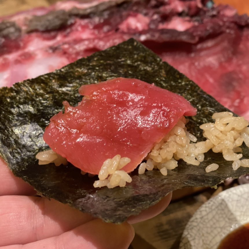 un_punch's tweet photo. @Mgrebisu @tonai_nomi 行った時の写真出てきました。
木べらで中落ちをこそいで食べたりする感じですー。 https://t.co/Jkp66oeT0Y