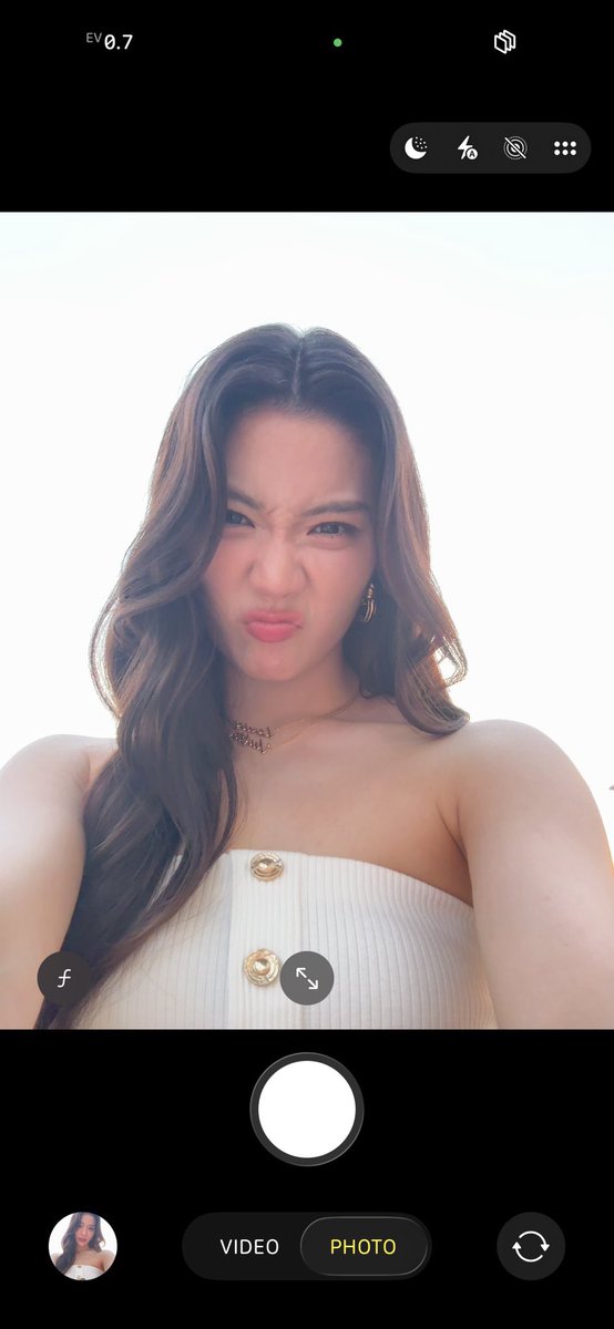 dungvu2501's tweet photo. Hmmm lately G started to make ugly face poses… just like her nong 🐒☺️

#ginnynatnicha https://t.co/I7oZaqlYHS