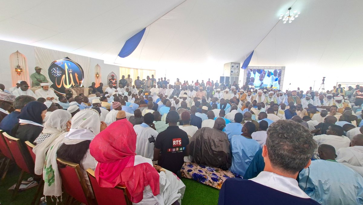 UEauSenegal's tweet photo. 🤝 Au cœur du #GrandMagal2026, l’UE🇪🇺 a participé à la cérémonie de clôture à Touba.
Honorés d’avoir été reçus par Serigne Mountakha Bassirou Mbacké, dans un esprit de dialogue, de respect mutuel et de fraternité.
Merci pour l’accueil chaleureux🙏
#18safar #IlaTouba #MbectéMi https://t.co/fKqwfRkBz4
