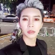 Mouseratge's tweet photo. 나 저 흰머리 뱀파이어 임영웅같아서 너무 싫었음 https://t.co/M287aHiI0O