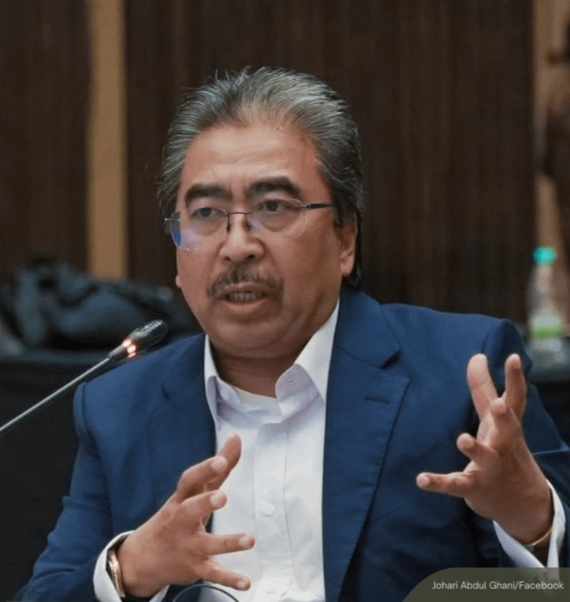 NewsBFM's tweet photo. MITI has clarified that it is still studying the most suitable mechanism to fund Malaysia's EV charging infrastructure.

"We did not say that we will impose the proposed EV levy on the public. However, if those costs are imposed on manufacturers, they will ultimately pass them on to consumers," said minister Johari Ghani.

🧵1