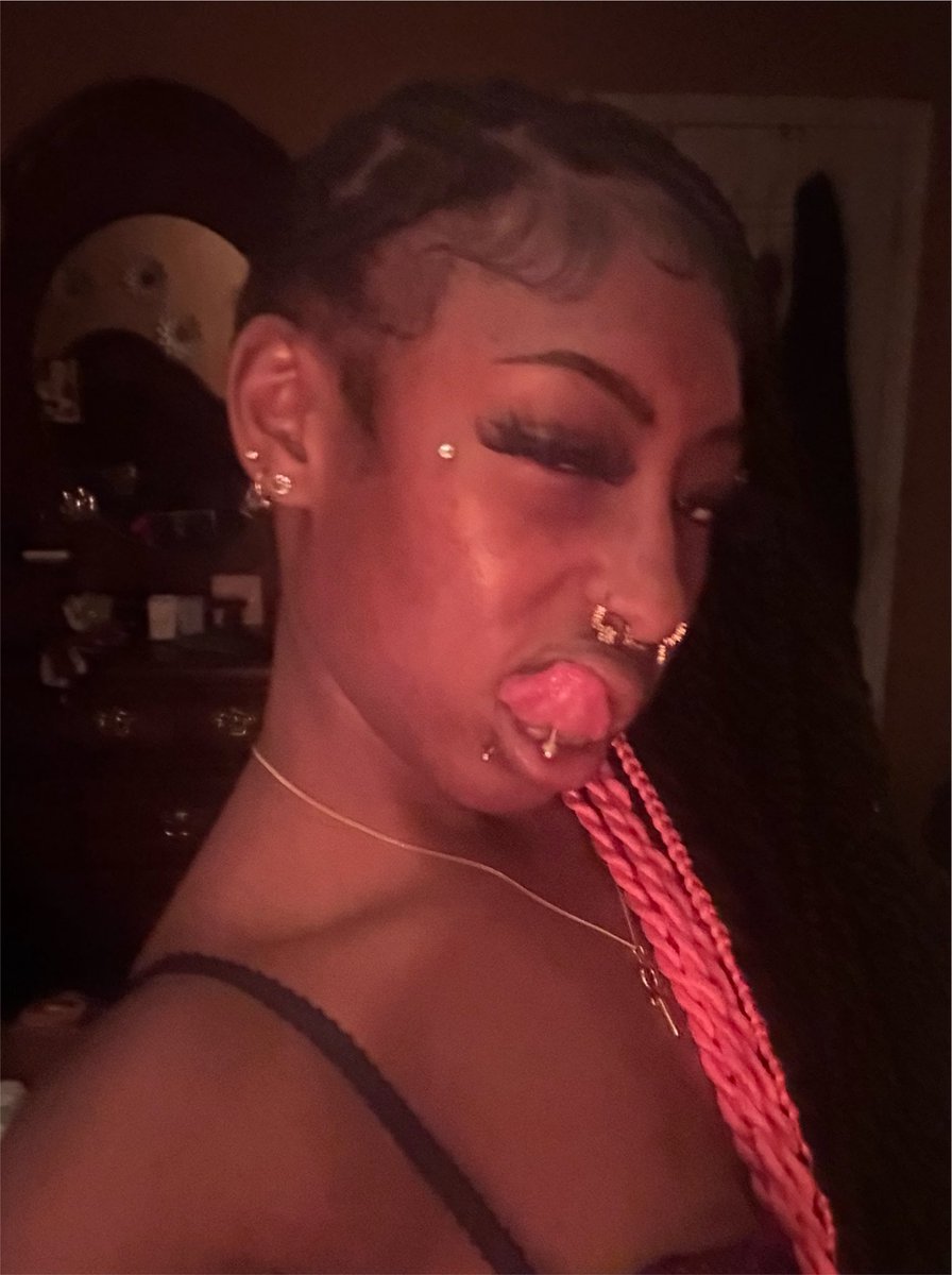 Nashyob1tch's tweet photo. maneater https://t.co/8sV7PBbgNt