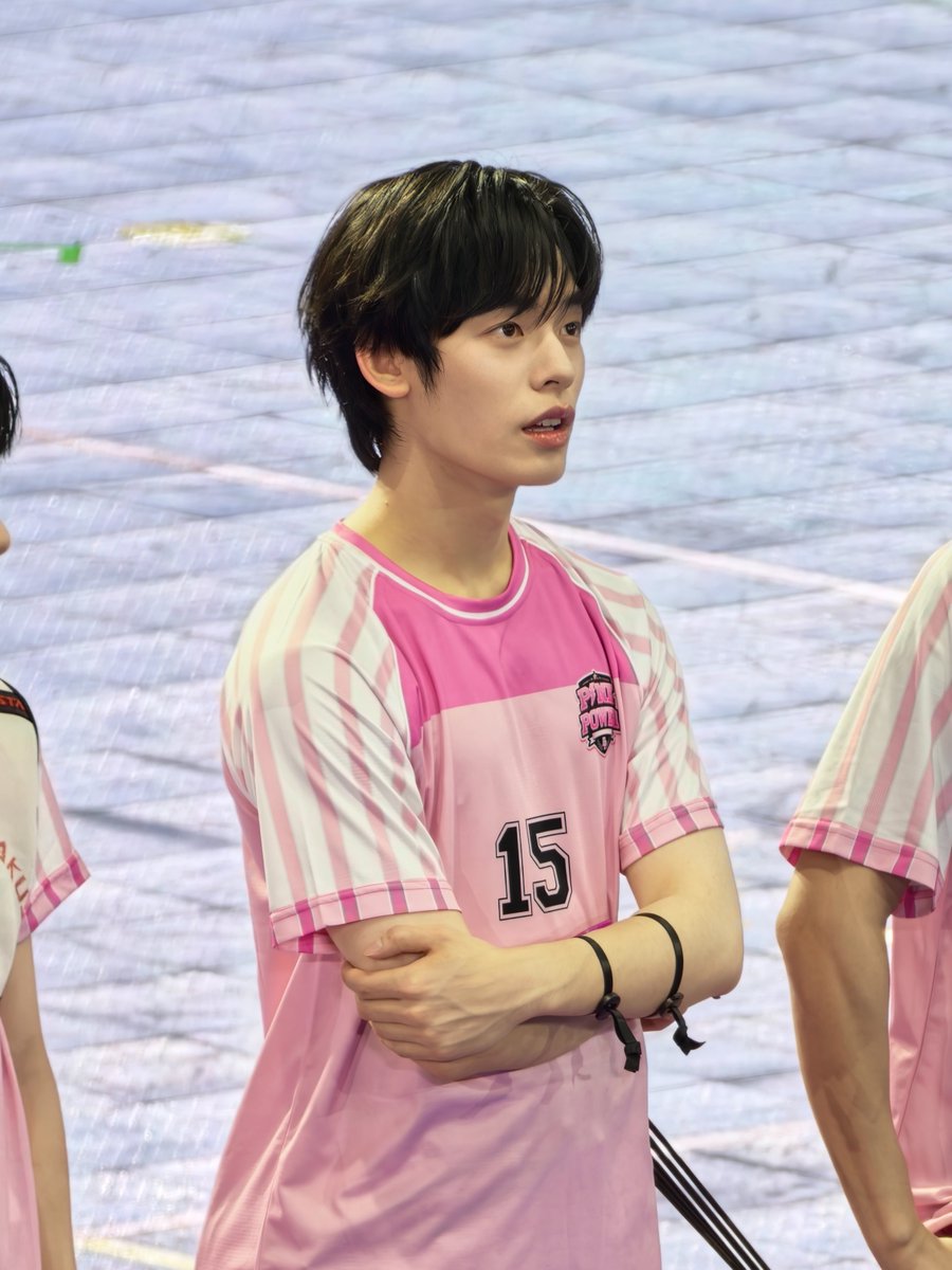 PPtnp_08's tweet photo. ฮีรู้ตัวไหมว่าฮีน่ารักอะ 5555 แค่ยืนเฉยท่านี้ก็คือน่ารักเลย รู้ตัวไหม 5555 https://t.co/YNZak0JKyD