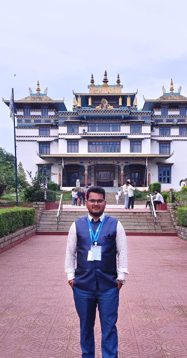DDNewsSimpul's tweet photo. ଗଜପତି ଜିଲ୍ଲା,ପୂର୍ବର୍ଘାଟ ପର୍ବତମାଳାର ପାଦଦେଶରେ ଥିବା,ପୂର୍ବ ଭାରତର ସର୍ବବୃହତ୍ ବୌଦ୍ଧ ବିହାର ଜିରାଙ୍ଗ ର ଅପୂର୍ବ ପରିବେଶରେ କିଛି ମୁହୂର୍ତ୍ତ 😊
#jiranga #gajapati https://t.co/e1XnsI7veX