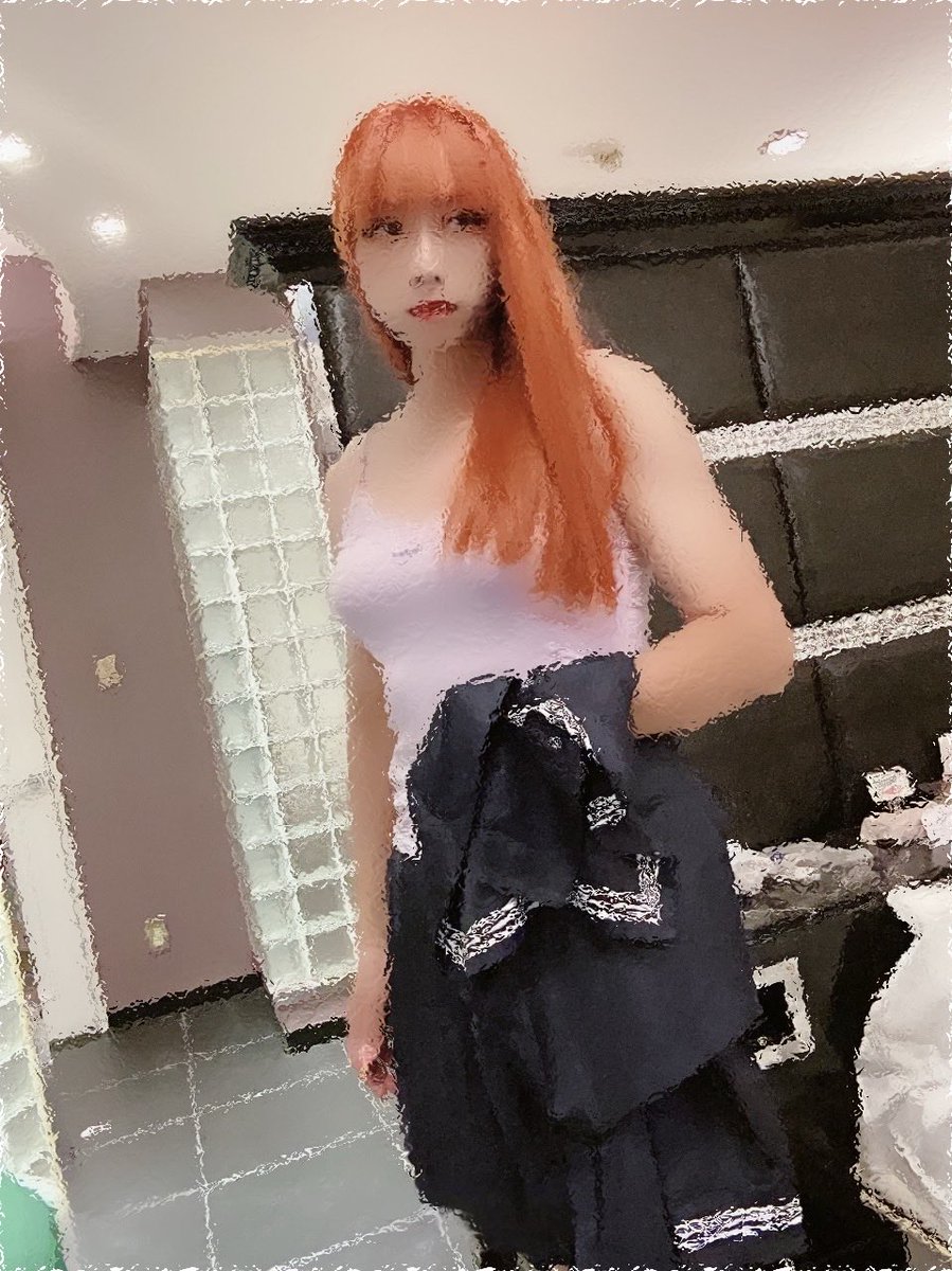gw4yi4's tweet photo. 着替えるか、全部脱いじゃうか、どうしっよっかな？ https://t.co/knV8DRBFVU