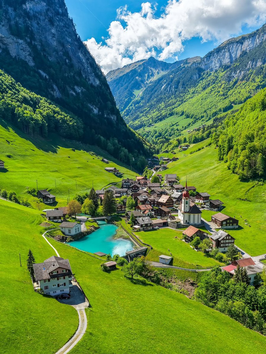 earthwhisperss's tweet photo. Interlaken, Switzerland 🇨🇭 https://t.co/NUBC8Ke8GH