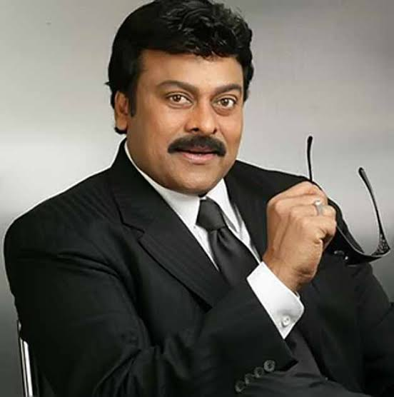Telugu360's tweet photo. ఏపీ బ్రాండ్ అంబాసిడర్‌గా మెగాస్టార్?

ఆంధ్రప్రదేశ్ అధికారిక బ్రాండ్ అంబాసిడర్‌గా మెగాస్టార్ చిరంజీవిని నియమించే దిశగా ఏపీ ప్రభుత్వం చర్చలు జరిపినట్లు తెలుస్తోంది.

గతంలో గుజరాత్ పర్యాటక రంగానికి అమితాబ్ బచ్చన్ బ్రాండ్ అంబాసిడర్‌గా వ్యవహరించిన తరహాలోనే, ఏపీ ఇమేజ్, టూరిజం ప్రమోషన్ కోసం చిరంజీవిని రంగంలోకి దించాలని ప్రయత్నిస్తున్నారు. 
 
రాష్ట్రానికి ప్రాతినిధ్యం వహించడం, పెట్టుబడులు , పర్యాటకాన్ని ఆకర్షించడం లక్ష్యంగా ఈ ప్రతిపాదనపై ప్రాథమిక సంప్రదింపులు పూర్తయినట్లు సమాచారం.

ఈ భాగస్వామ్యానికి సంబంధించి త్వరలోనే ప్రభుత్వం నుంచి అధికారిక ప్రకటన వెలువడే అవకాశం ఉంది.

#APBrandAmbassador #MegastarChiranjeevi #AndhraPradesh #APTourism