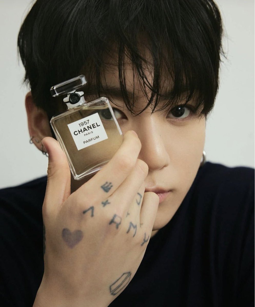 simytime's tweet photo. Jungkook for Chanel !!! 🌟 https://t.co/90G2fC4Yrd