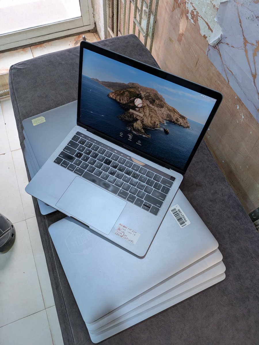 jhozztech's tweet photo. MACBOOK PRO 2019
INTEL CORE I7
256 SSD 16GB RAM 
TOUCH ID 
13.3 INCHES SCREEN 
DIRECT UK USED 
AVAILABLE IN 🏪 
             @ 670K🇱🇷

#LaptopDeals #TechUpgrade #Jhozztech #LaptopsInNigeria https://t.co/33Bf6pl8B8