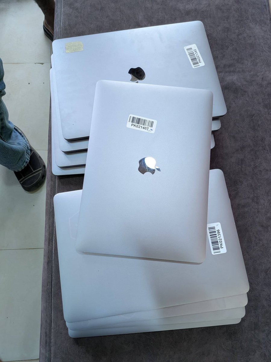 jhozztech's tweet photo. MACBOOK PRO 2019
INTEL CORE I7
256 SSD 16GB RAM 
TOUCH ID 
13.3 INCHES SCREEN 
DIRECT UK USED 
AVAILABLE IN 🏪 
             @ 670K🇱🇷

#LaptopDeals #TechUpgrade #Jhozztech #LaptopsInNigeria https://t.co/33Bf6pl8B8