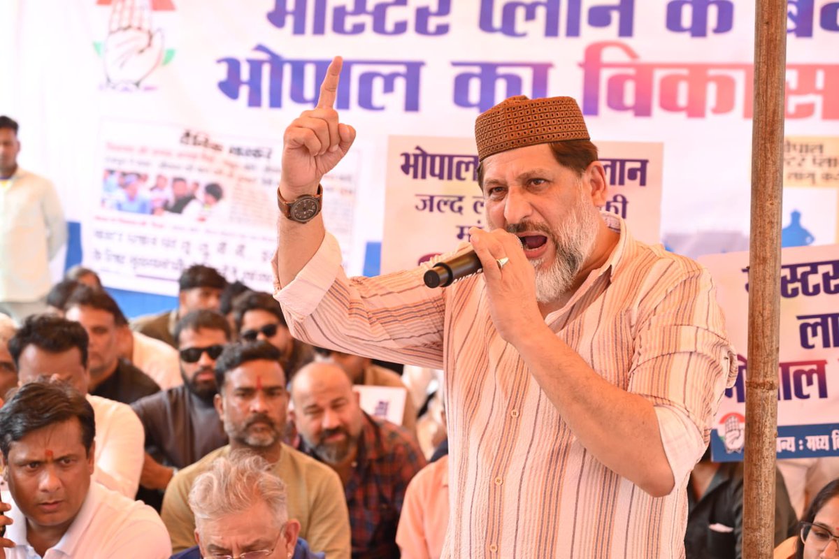 arifmasoodbpl's tweet photo. मास्टर प्लान के बगैर, भोपाल का विकास नहीं?

भोपाल के 10 नं. मार्केट में भोपाल शहर के वर्षों से लंबित मास्टर प्लान को शीघ्र लागू किए जाने की मांग को लेकर धरना प्रदर्शन किया गया।

अब समय है कि सरकार मास्टर प्लान पर जल्द निर्णय लेकर भोपाल के विकास को नई गति दे।

@INCMP @jitupatwari https://t.co/cE2HqcWpqh