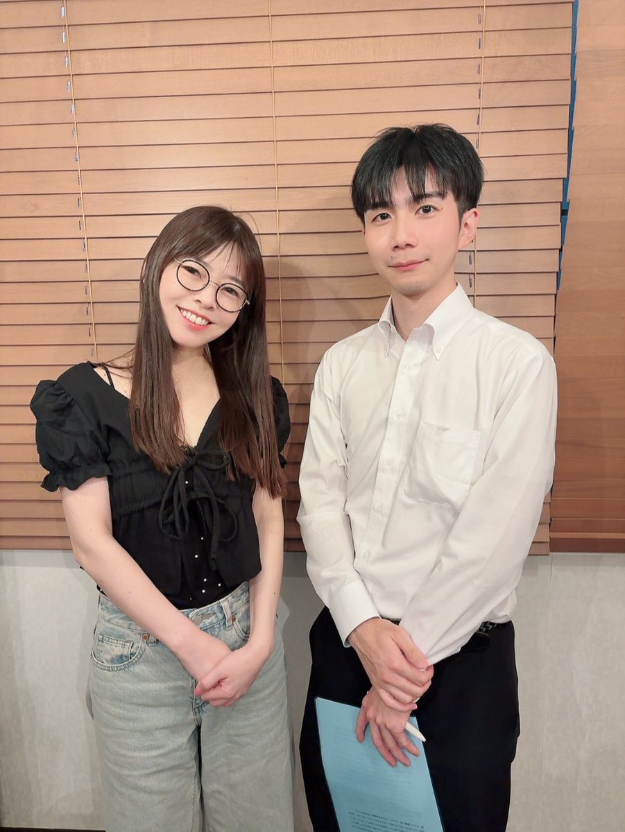smile_project03's tweet photo. 📖 朗読劇「語り灯 Vol.1」

金沢藍 × 木下友祐

タイトル『走馬灯』

金沢藍さんの半生を、
脚本家・木下友裕さんが
一つの物語へと紡ぎました。

人生の中で笑った日も、泣いた日も、
迷った日も。

そのすべてが重なり、
一つの朗読劇としてあなたの心に届きます。

🎫
→https://t.co/dcbpU4F9LD https://t.co/FaJu3YHbqI