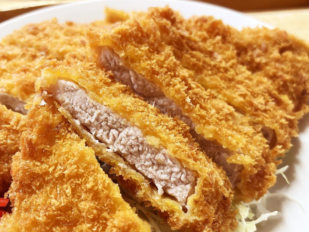 AlmondCastella's tweet photo. @Tukapon13 ��全休業の様です💦「皆に言っとけ！」と言われたのでその告知のお礼なのかいつもよりお肉が1ミリくらい厚かったです😇 https://t.co/ggrIfd7xfs