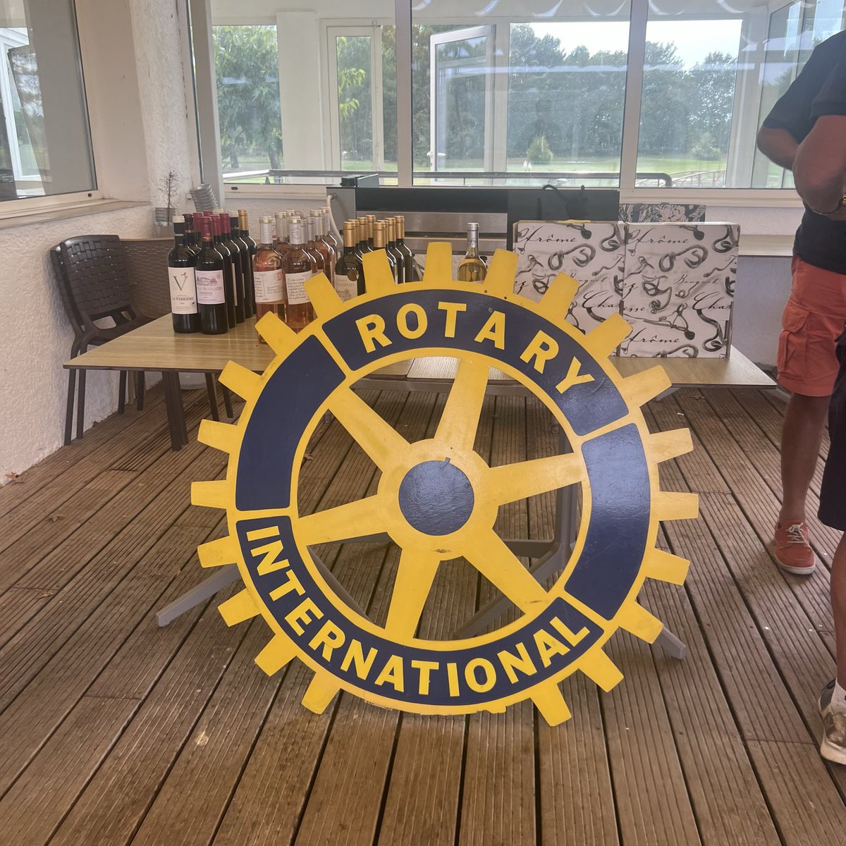 IndoorBusiness's tweet photo. En tant que membre du Rotary Langon Sauternes, je vous invite à nous rejoindre le dimanche 6 septembre au Golf du Sauternais pour une belle journée placée sous le signe du sport et de la convivialité. ⛳

🏌️‍♂️ Compétition Scramble à 2
🕘 Départ en shot gun à 9h
🏌️ Initiation gratuite à 11h (ouverte à tous)
🏆 Remise des prix dès 15h30

📍 Golf du Sauternais

Au plaisir de vous y retrouver ! 😊

#Rotary #Langon #Sauternes #Golf #VieLocale