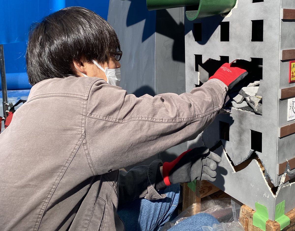 tokuken20091's tweet photo. 帰ってくれタローマンが初放送されてから丸3年が経ちました。
前作のミニチュアを超えるべく特撮班一同、時間の限り良いものを作ったつもりです。
ミニチュアのメイキング写真をこちらにもまとめているのでよければご覧くださいませ！https://t.co/wHmeTAzSc9

#ミニチュア　
#タローマン https://t.co/8XVNCMp7YA