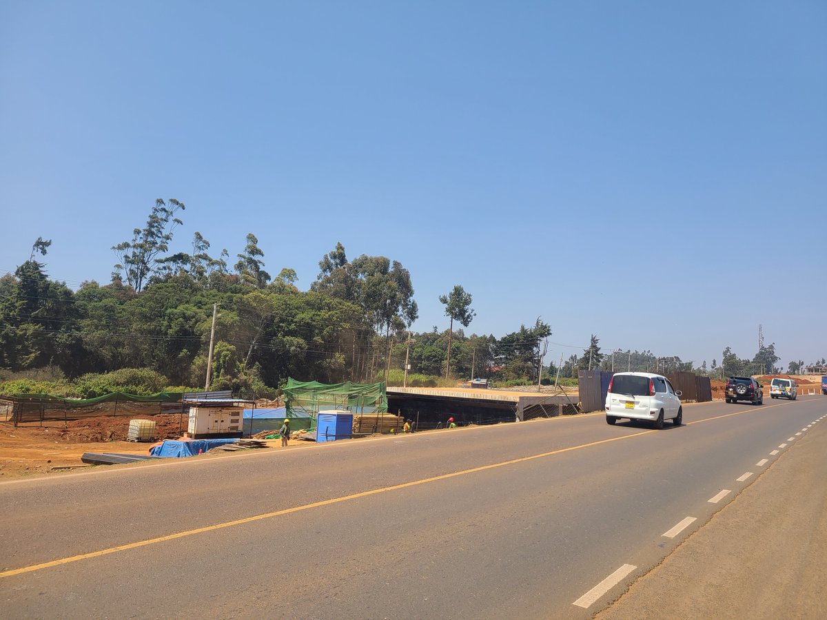 BoardLotSultan's tweet photo. Today I used the Rironi-Mau Summit Highway. I took pictures between Rironi-Naivasha. I have to say the following:

-this President will fall on the sword of his own words
-most of the progress pictures posted by gava are fake. 

This is where progress is at:
-most of the works are at Earthworks, site excavation & early subgrading
-there is impressive mobilisation of man & machine across
-sadly there is also significant business disruption on the sides, one hopes for quick construction to return biz to normal
-the ongoing work is clearly visible to anyone

The Questions??
-this is perhaps the most impactful infra project of this admin
-why would you want to sabotage yourself the way the President has done by giving engineers timelines that are clearly not achievable?
-we all know when you give professionals unworkable timeliness, 
Standards are compromized! 
-reports that kikuyus oppose this was stupid gava propaganda, to deflect scrutiny about obviosly exegerated cost of this project
-kikuyus benefit the most from this because they live on both parts of the highway
-I advise gava PR to gag the president to stop him from this overpromising. This project will speak for itself
-finally, gava bloggers should just tell the facts as they are. Nobody is stupid! 

*am not an engineer**