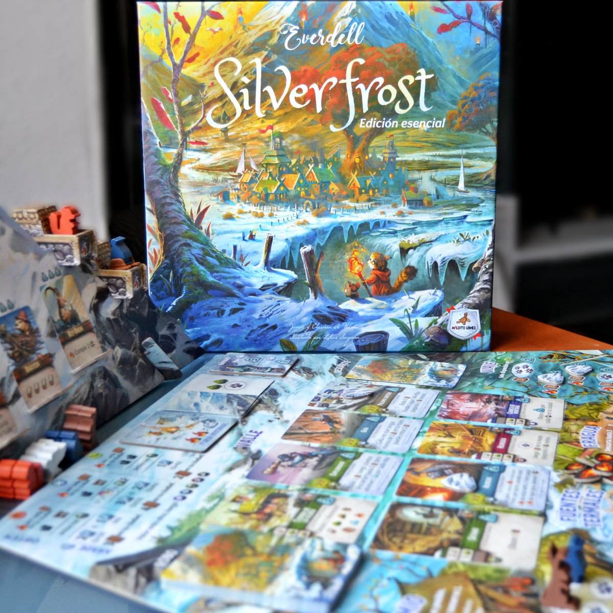 gameoftokens1's tweet photo. #Silverfrost es una versión avanzada de Everdell. Arregla las pequeñas aristas del juego base y le mete un paso más en cuanto a complejidad y gestión. Si no tenéis ninguno en la colección, probablemente la mejor opción. Si ya tenéis cualquiera de las otras versiones, se pisan. https://t.co/0cbDclhKs6