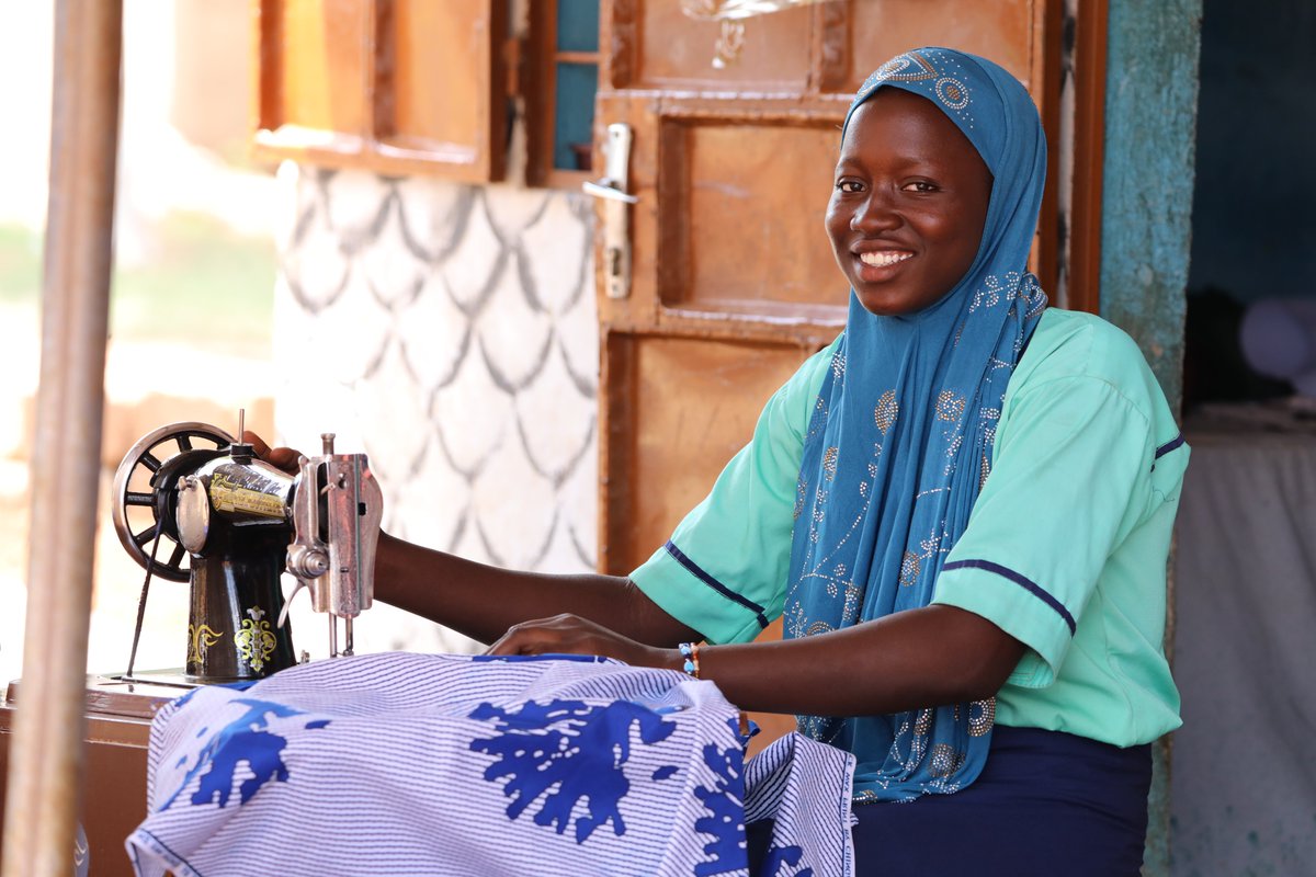 Unicef_Togo's tweet photo. Ansa, 16 ans, a fui la crise du 🇧🇫 pour trouver refuge à Koukoagou, région des #Savanes. Grâce à l’accompagnement psychosocial et aux mécanismes de protection mis en place par le @GouvTg, elle apprend aujourd’hui la couture et reconstruit progressivement son avenir.
#BPRM #ANVA https://t.co/XH7waxnmLe