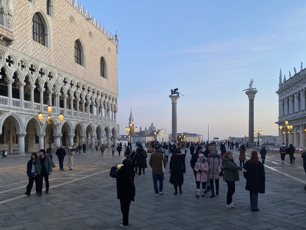 jmde99's tweet photo. Venecia en horizontal https://t.co/Edtmzue5Ky