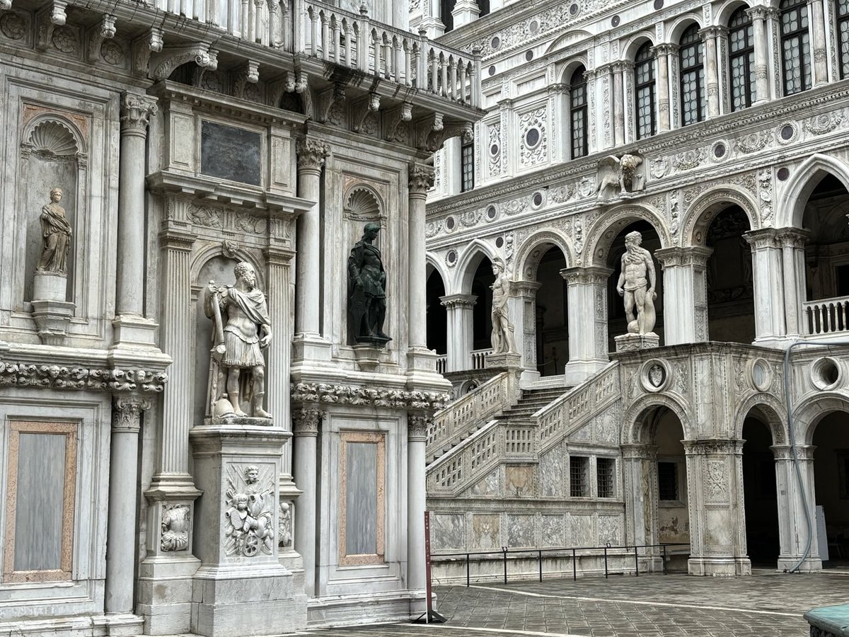 jmde99's tweet photo. Venecia en horizontal https://t.co/Edtmzue5Ky