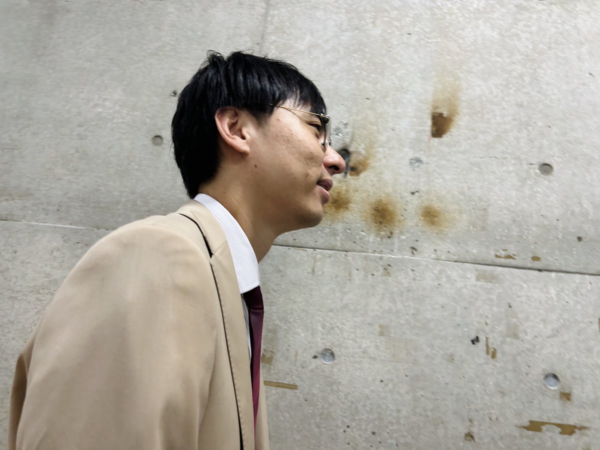 akaminesouri's tweet photo. 永見と大喜利の話をした
ㅤ
東京には『タカサ大喜利倶楽部』があるよと教えた
ㅤ
一枚撮ってみてあまりにも撮りましたなので「歩きながら撮ろう」と提案した https://t.co/sfk5G5RM4Q